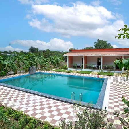 Hotel Mahalakshmi Agro Tourism Poinad Exterior foto